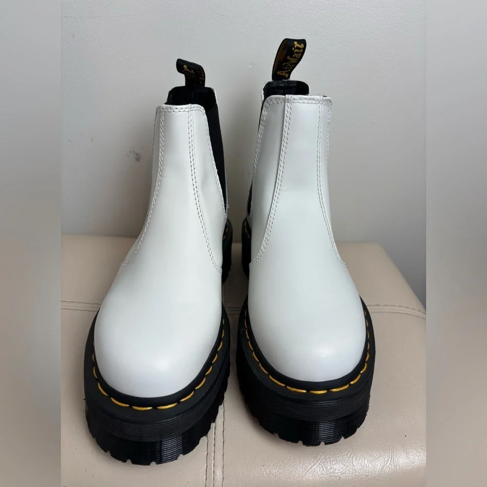 Dr. Martens 2976 Quad Platform Chelsea Boots in White Smooth Leather Size 7